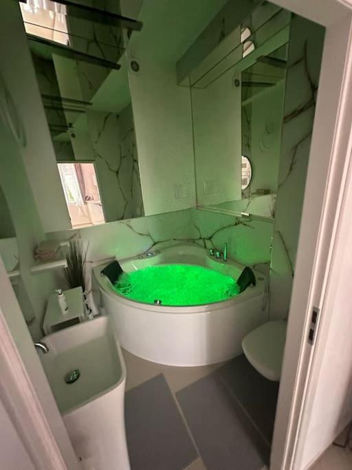 Salt Inn Apartments No 2 - Jacuzzi Величка Экстерьер фото