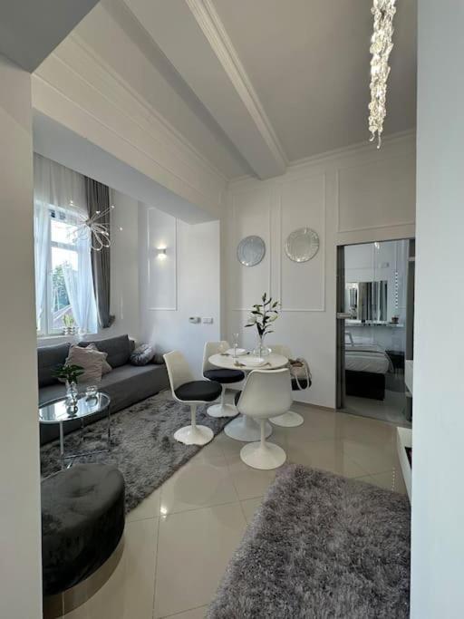 Salt Inn Apartments No 2 - Jacuzzi Величка Экстерьер фото