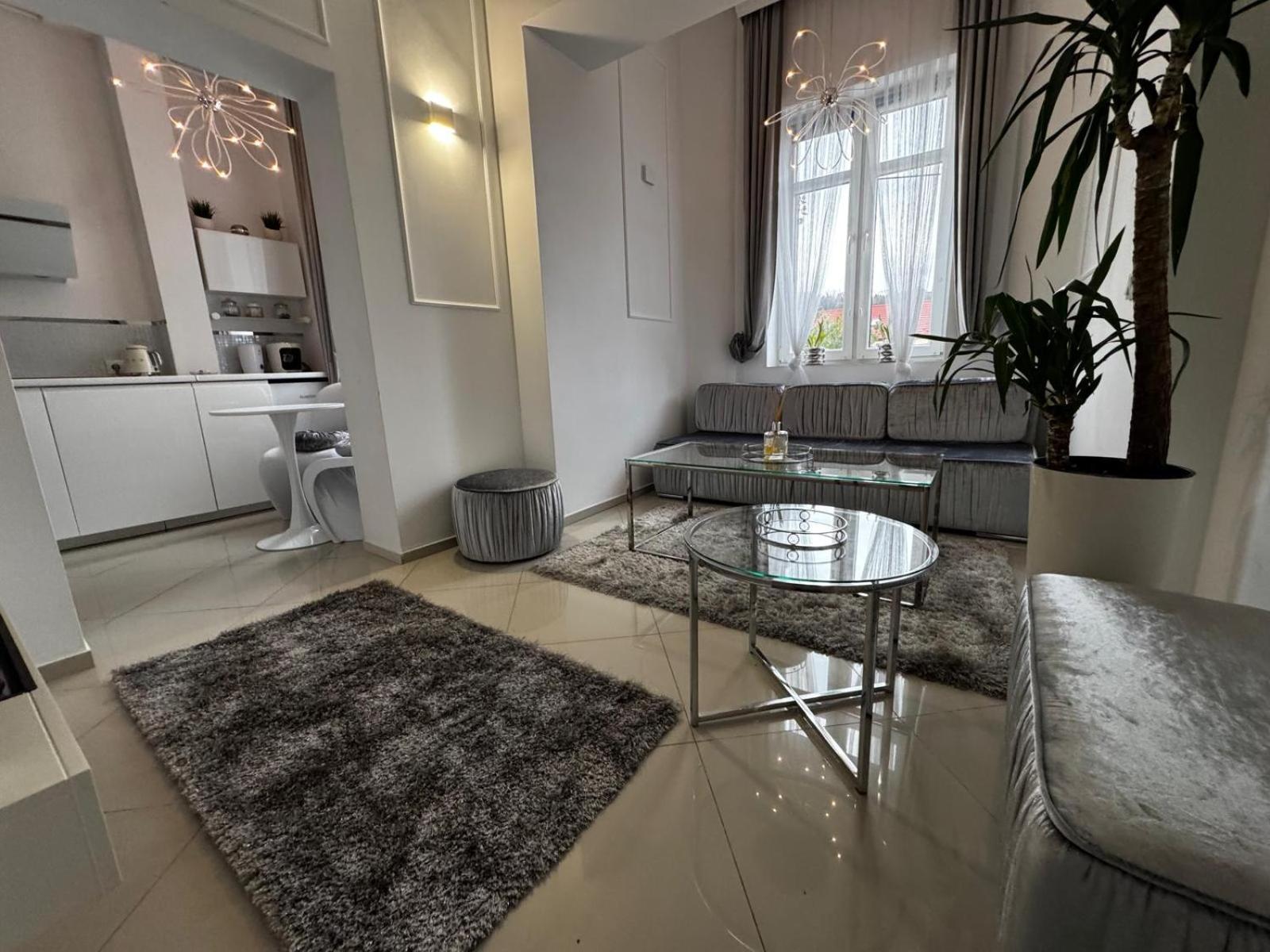 Salt Inn Apartments No 2 - Jacuzzi Величка Экстерьер фото