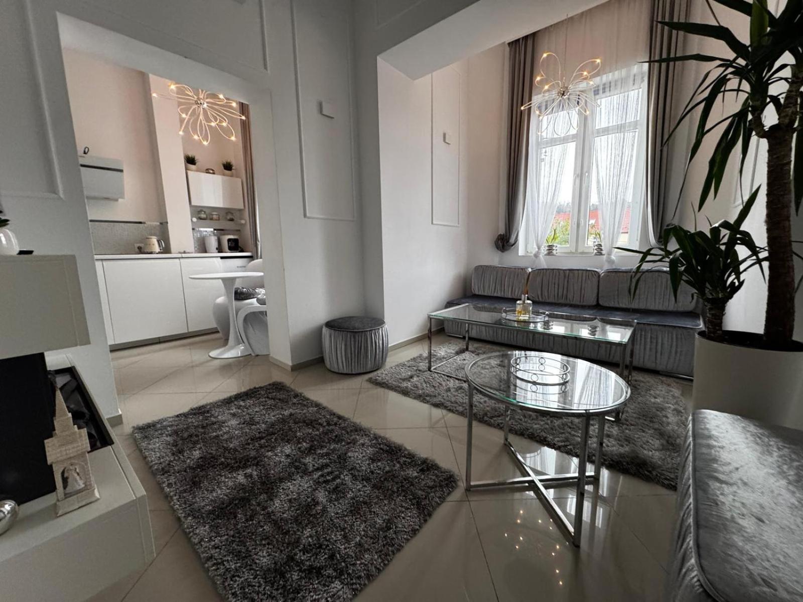 Salt Inn Apartments No 2 - Jacuzzi Величка Экстерьер фото